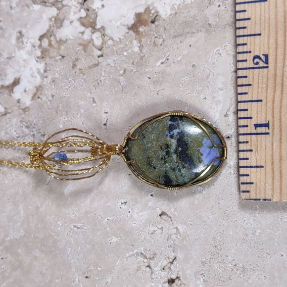 Gold Wire Wrapped Stone Pendant - Picture 5 of 6
